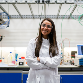 onderzoekster in laboratorium