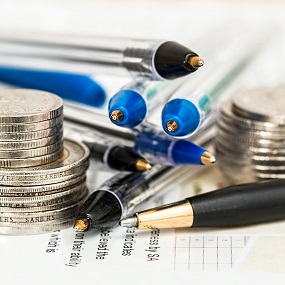 Pennen en geld munten